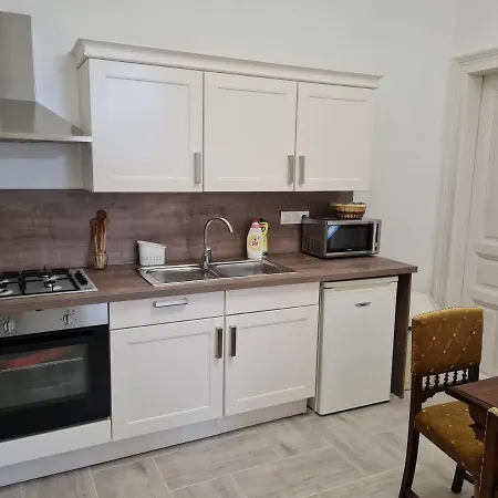 Guest house Tulipanvendeghaz 3*