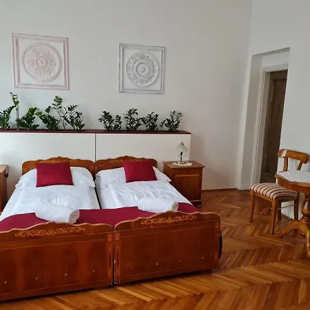 Tulipanvendeghaz Guest house 3*