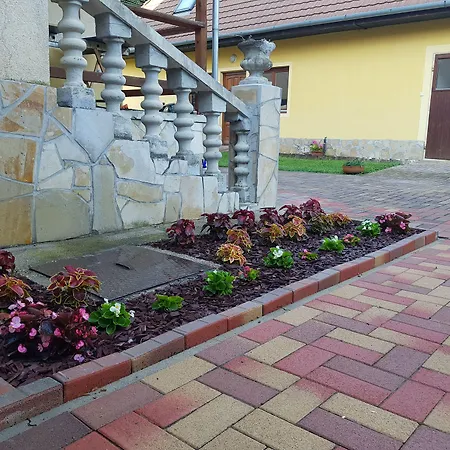 Tulipanvendeghaz Konukevi