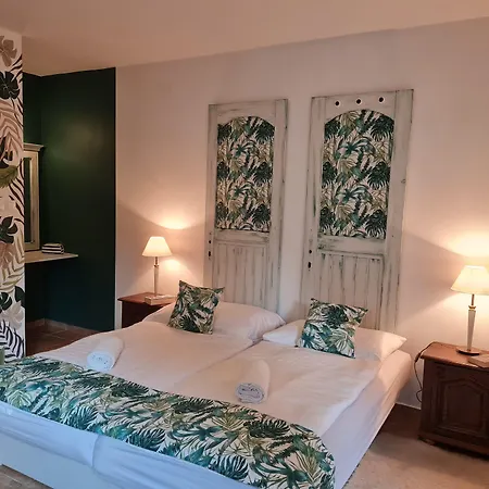 Tulipanvendeghaz 3* 케츨리