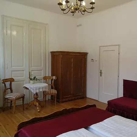Tulipanvendeghaz Guest house 3*
