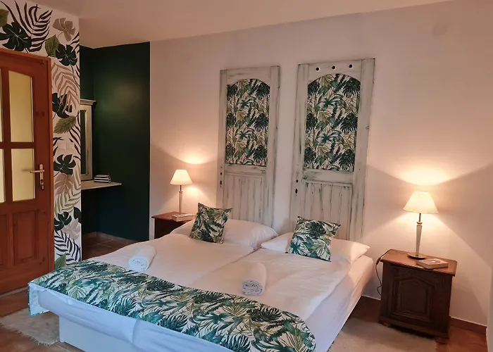 Tulipanvendeghaz 3* 케츨리