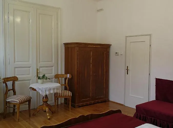 Tulipanvendeghaz Гостевой дом 3*