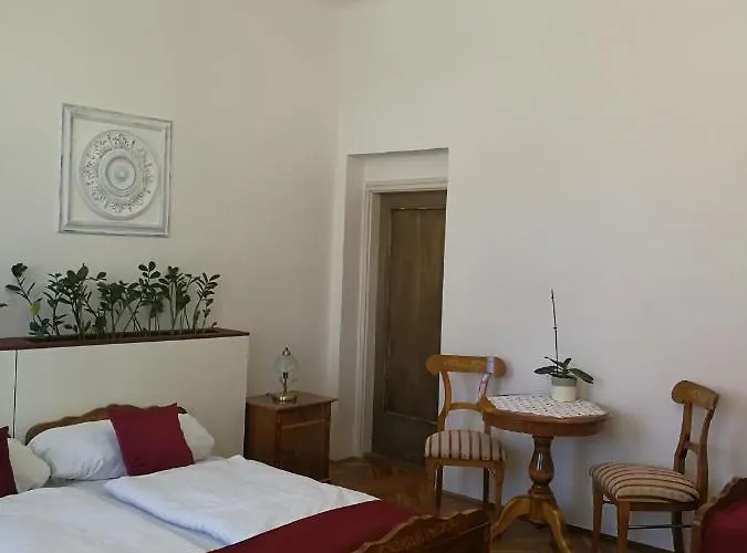 Tulipanvendeghaz Гостевой дом Кестхей