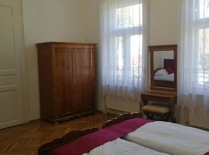 Tulipanvendeghaz 3* Кестхей